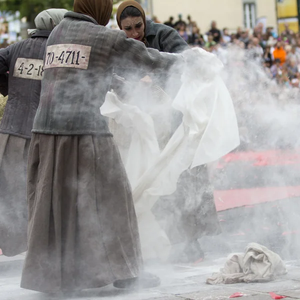 Hladovějící ruské prisonners s čísly na zadní straně. — Stock fotografie