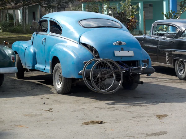 Carro azul retro. — Fotografia de Stock