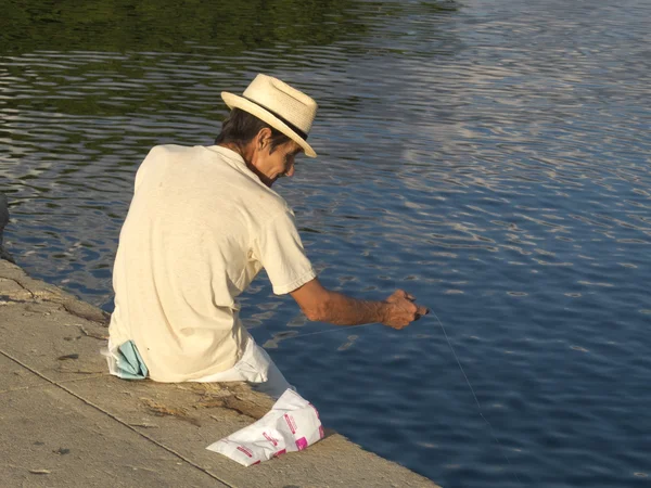 Elegante vecchio pescatore . — Foto Stock