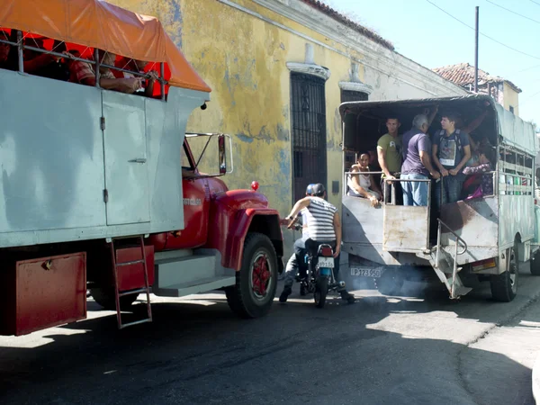 Camiones utilizados como autobuses . —  Fotos de Stock