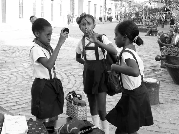 Studentesse in strada . — Foto Stock