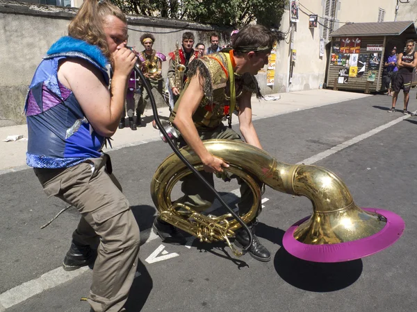 Strange attitude to play the tuba . — Stock Photo, Image