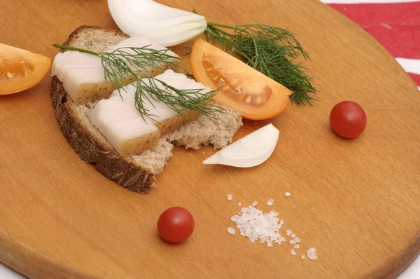 Sandwich with salted lard, onion and tomatoes — Stock Photo, Image