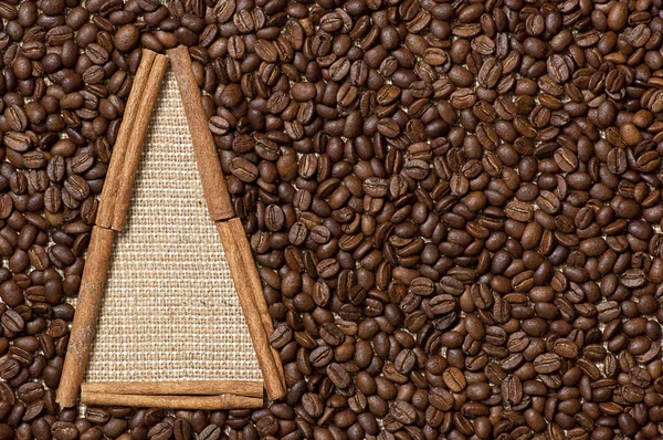 Christmas tree made of cinnamon sticks and coffee — Stock Photo, Image