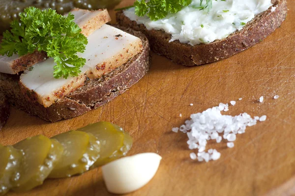 Sandwiches with spiced and spread lard — Stock Photo, Image