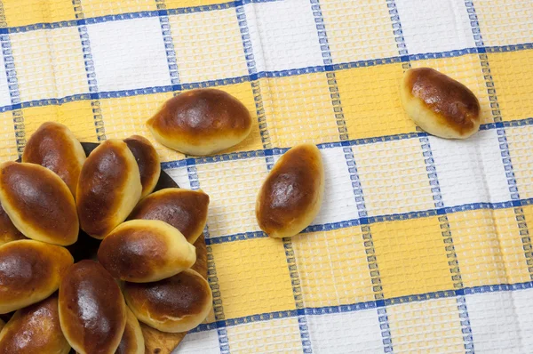 Pasticcini fatti in casa su asciugamano — Foto Stock