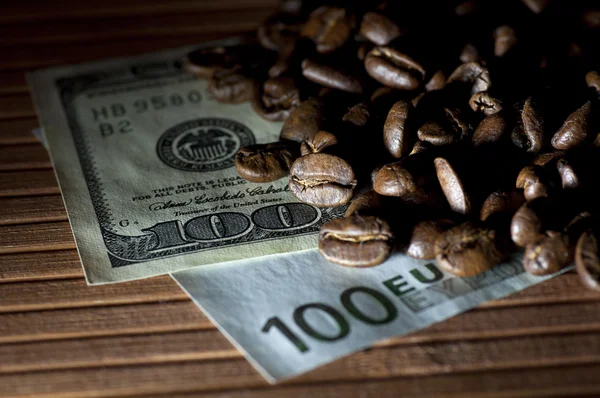 Coffee beans on bank notes (bills) — Stock Photo, Image