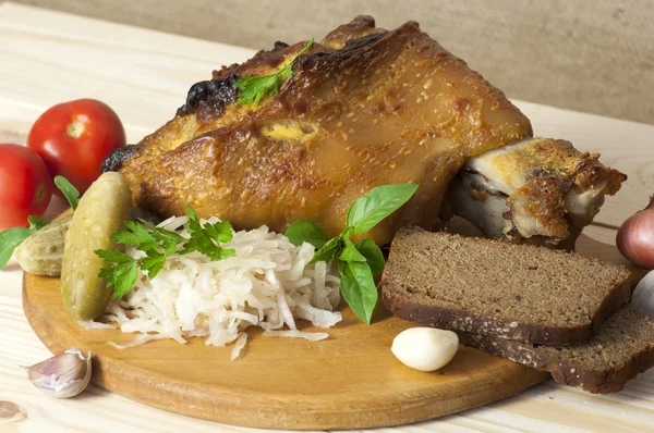 Roasted pork leg served with sauerkraut — Stock Photo, Image