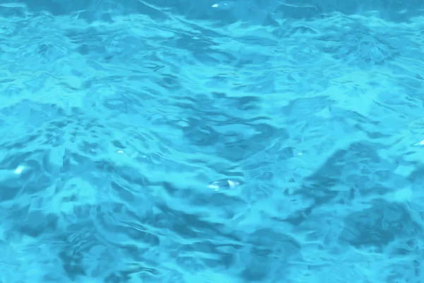 Ridée de l’eau bleue au fond de la piscine — Photo