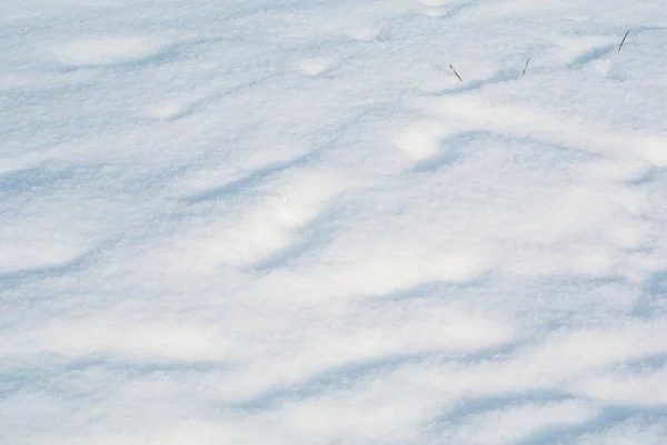洁白的雪地表面 在明亮的近景下 冬季抽象的自然背景下 雪地上闪烁着闪亮的雪花 — 图库照片