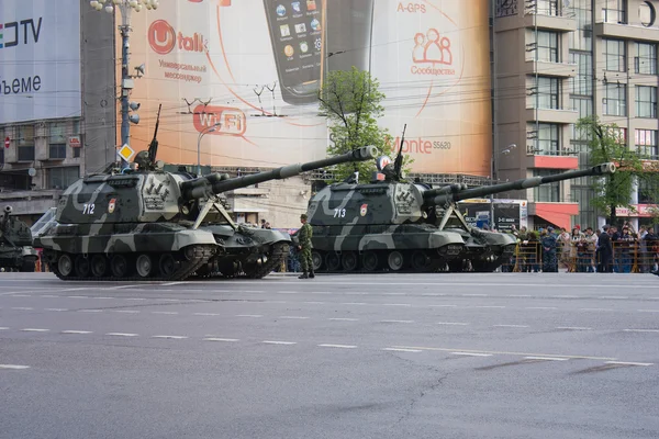 Msta-S self-propelled howitzer on parade of Victory Day on May 9 — Stock Photo, Image