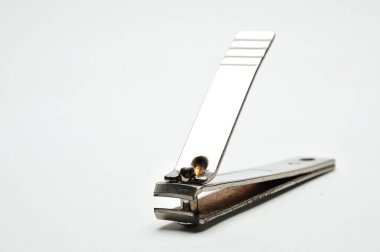 İzole edilmiş beyaz sırt grubunda tırnak makasları