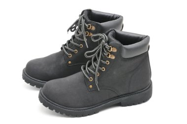 Kalın tabanlı süet botlar izole edilmiş beyaz sırt grubunda