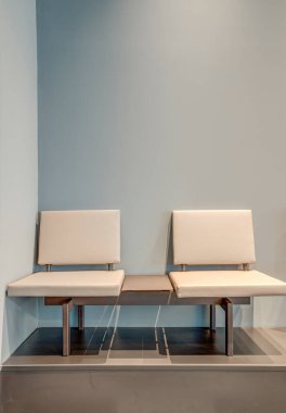 Ofis ekipmanları ve mobilya tasarımı.