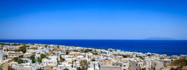 Santorini - resmi adıyla Thira ve klasik Yunan Thera, güney Ege Denizi 'nde Yunan anakarasından yaklaşık 200 km (120 m) güneydoğuda yer alan bir adadır..