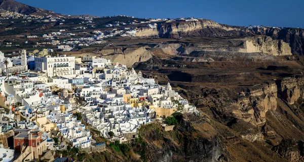 산토리니 Santorini 공식적으로는 Thira 그리스의 Thera 그리스 본토에서 남동쪽으로 200Km — 스톡 사진