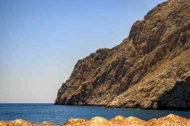 Santorini - resmi adıyla Thira ve klasik Yunan Thera, güney Ege Denizi 'nde Yunan anakarasından yaklaşık 200 km (120 m) güneydoğuda yer alan bir adadır..