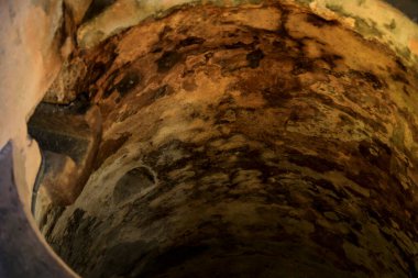 Santorini - resmi adıyla Thira ve klasik Yunan Thera, güney Ege Denizi 'nde Yunan anakarasından yaklaşık 200 km (120 m) güneydoğuda yer alan bir adadır..