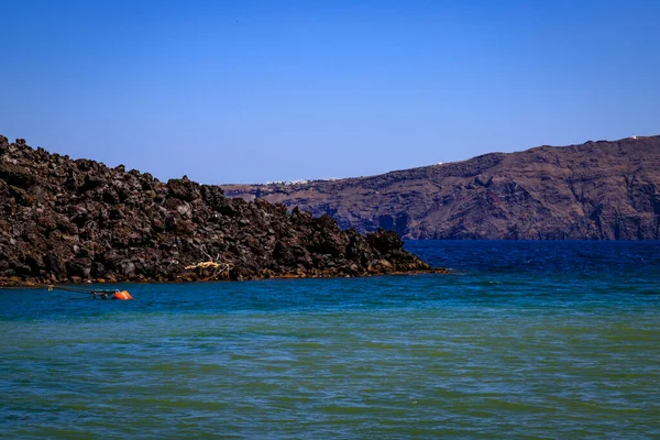 圣托里尼 Santorini 官方名称是Thira和经典的希腊色拉岛 Greek Thera 位于爱琴海南部 距希腊大陆东南部约200公里 120英里 — 图库照片