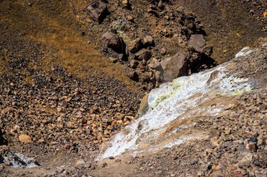 Santorini - resmi adıyla Thira ve klasik Yunan Thera, güney Ege Denizi 'nde Yunan anakarasından yaklaşık 200 km (120 m) güneydoğuda yer alan bir adadır..