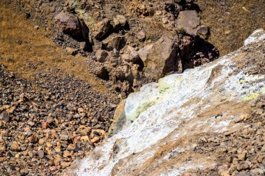 Santorini - resmi adıyla Thira ve klasik Yunan Thera, güney Ege Denizi 'nde Yunan anakarasından yaklaşık 200 km (120 m) güneydoğuda yer alan bir adadır..