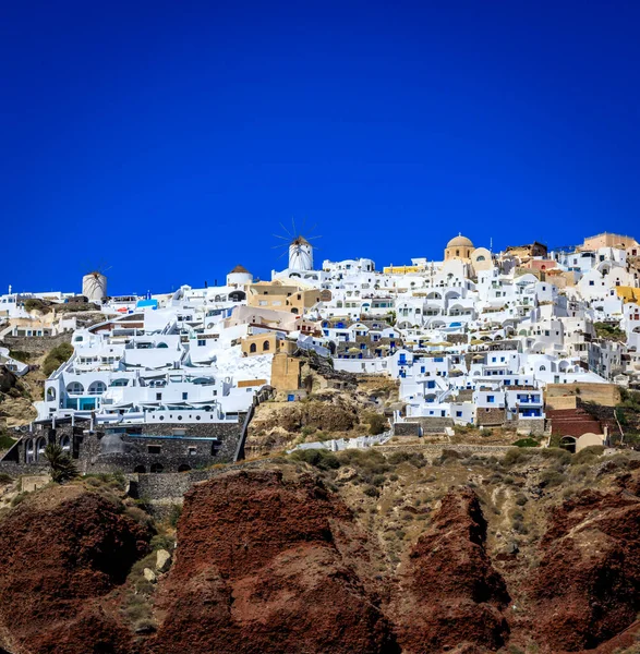 산토리니 Santorini 공식적으로는 Thira 그리스의 Thera 그리스 본토에서 남동쪽으로 200Km — 스톡 사진