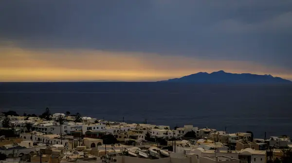 산토리니 Santorini 공식적으로는 Thira 그리스의 Thera 그리스 본토에서 남동쪽으로 200Km — 스톡 사진