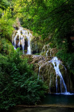 Kruşuna Şelaleleri - Bulgaristan 'ın kuzeyinde, Kruşuna köyü yakınlarında, Letnitsa Belediyesi' nde bir dizi şelale