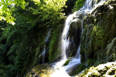 Kruşuna Şelaleleri - Bulgaristan 'ın kuzeyinde, Kruşuna köyü yakınlarında, Letnitsa Belediyesi' nde bir dizi şelale