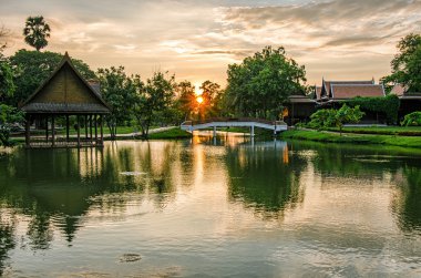 Gün batımında Ayutthaya (Tayland)