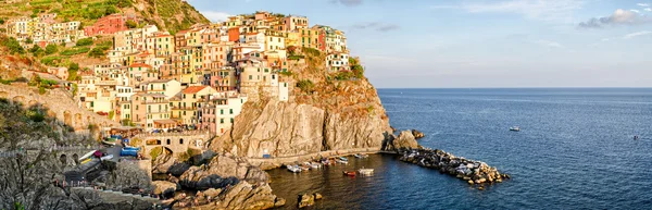 Manarola Cinque Terre (Liguria Italia) Panorama de alta definición al atardecer — Foto de Stock