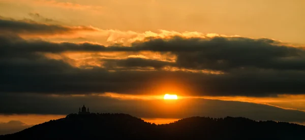 Τορίνο στην ηλιοβασίλεμα πάνω από τη Βασιλική της Superga — Φωτογραφία Αρχείου