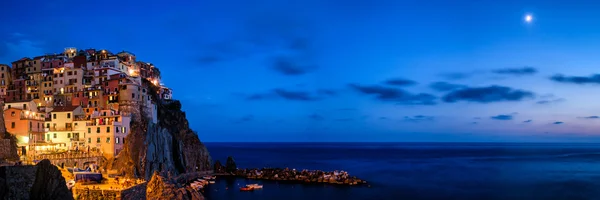 Manarola Cinque Terre (Liguria Italia) Panorama de alta definición al atardecer —  Fotos de Stock