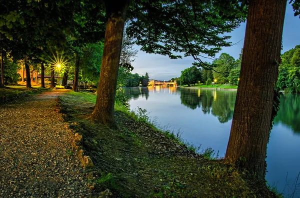 Турині (Турін) Parco del Валентино і річки по — стокове фото