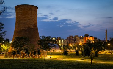 Torin (Torino) Parco Dora ve eski Michelin fabrikası soğutma kulesi