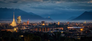 Turin (Torino) yüksek tanımlı panorama tüm şehir manzarası ile
