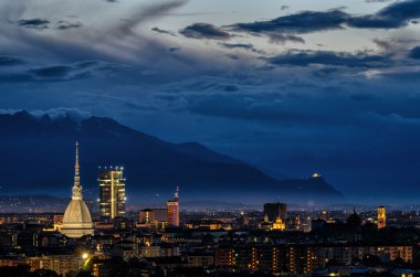 Turin (Torino) yüksek tanımlı panorama tüm şehir manzarası ile
