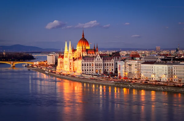 Budapeşte, parlamento geceleri — Stok fotoğraf