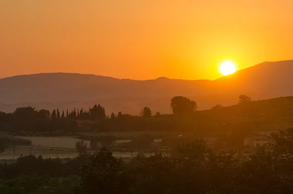 Umbrie, západ slunce v kopcích poblíž Assisi — Stock fotografie