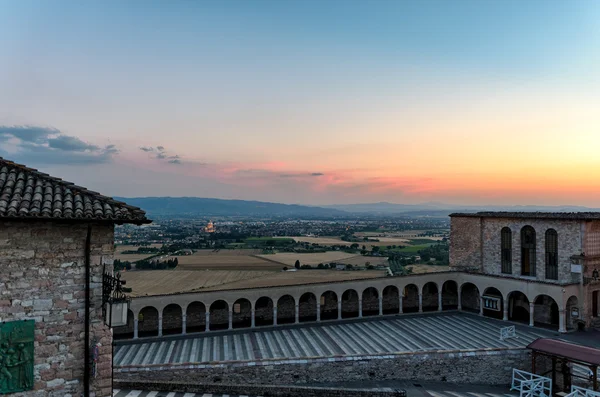 Assisi (Umbrië) uitzicht op de zonsondergang — Stockfoto