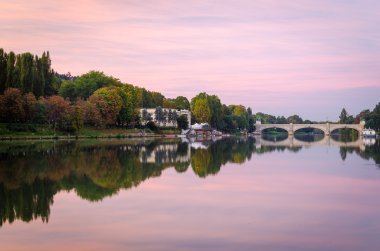 Torino (torino), nehir po ve köprü umberto ı