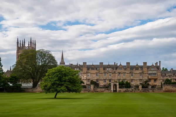 Оксфордский колледж, Великобритания — стоковое фото