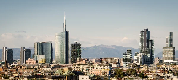 밀라노 (이탈리아), 새로운 고층 빌딩의 스카이 라인 — 스톡 사진