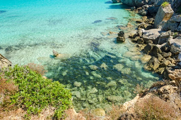 Niet-verontreinigde oceaanwater (eiland van Pianosa, Italië) — Stockfoto