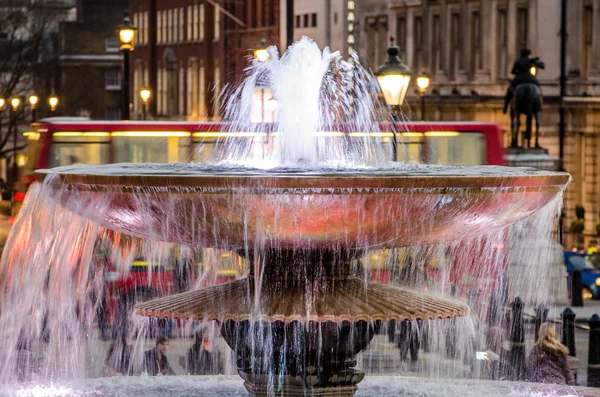 London, fountain in Trafalgar Square — Stock Photo, Image