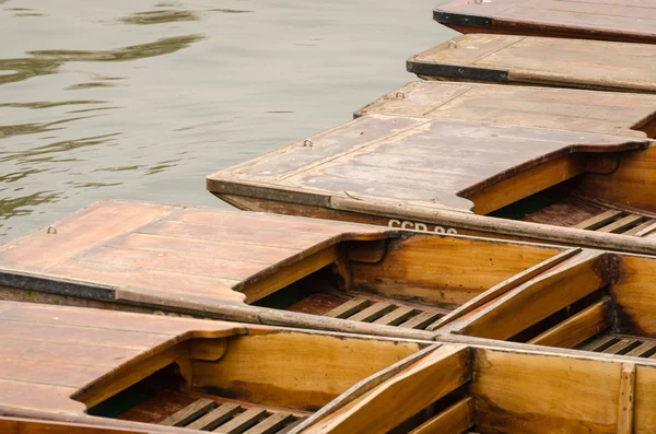 Cambridge, England, wooden boats (punts) — Stock Photo, Image