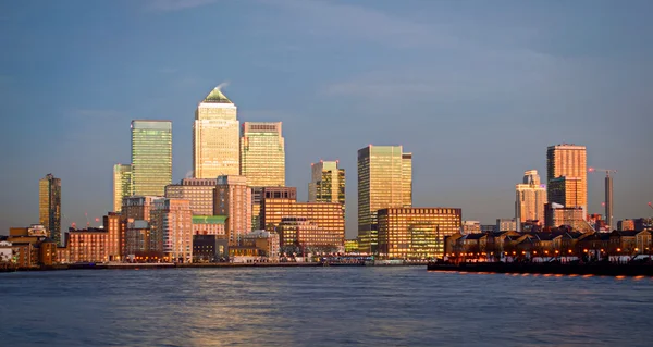 Londýn, Canary Wharf za soumraku — Stock fotografie