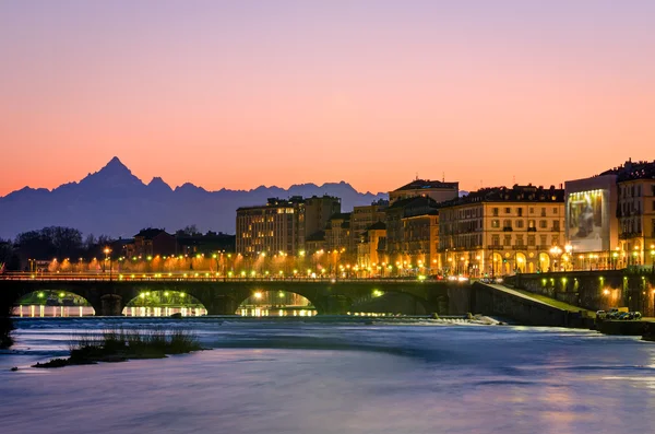 Torino (Torino), nehir Po ve Monviso — Stok fotoğraf