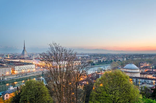 Turin (torino), Skyline bei Sonnenaufgang — Stockfoto