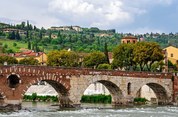 Verona (Italia), Ponte Pietra — Stok Foto